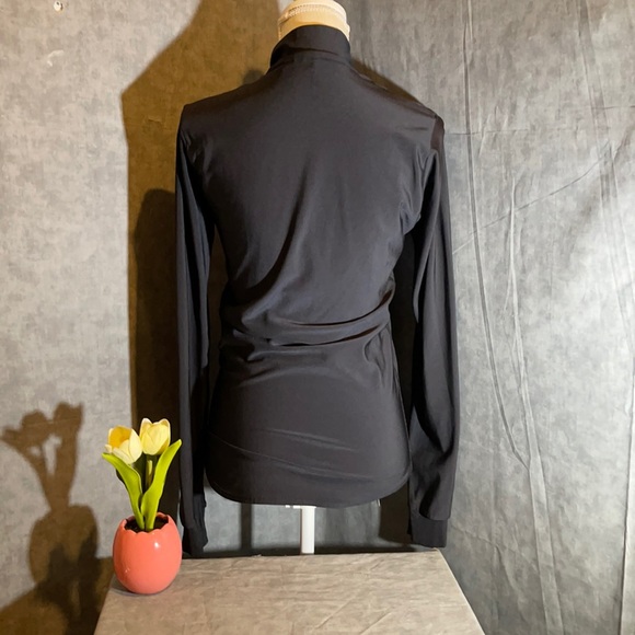 Patagonia slip on performance top. - Picture 2 of 7